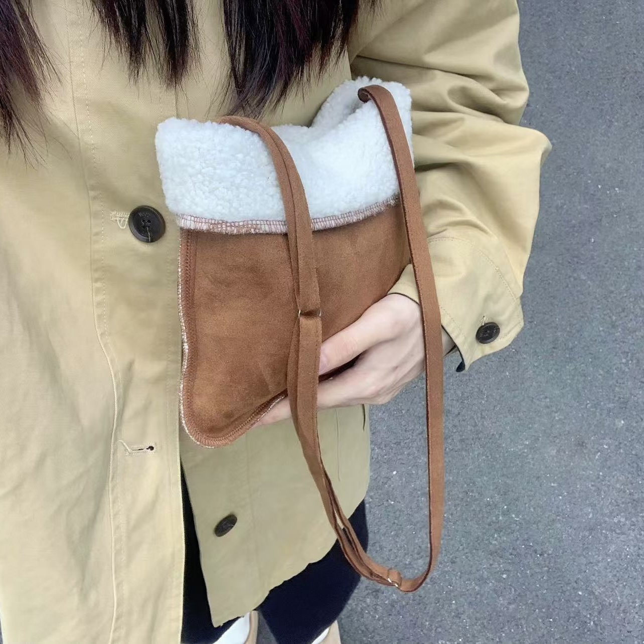 Korean Ins Retro Suede Fleece Crossbody Phone Bag for Fall Winter - Image 4