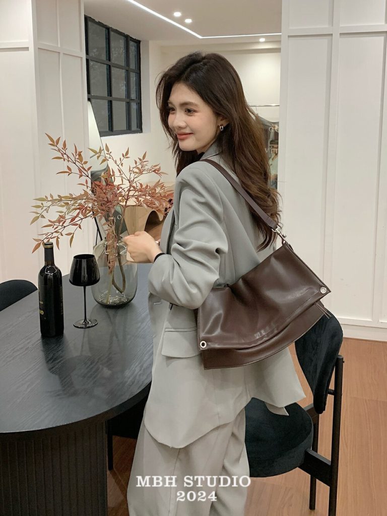 Minimalist High-End Paper Bag Style Shoulder Bag with Multiple Carrying Options and Large Capacity