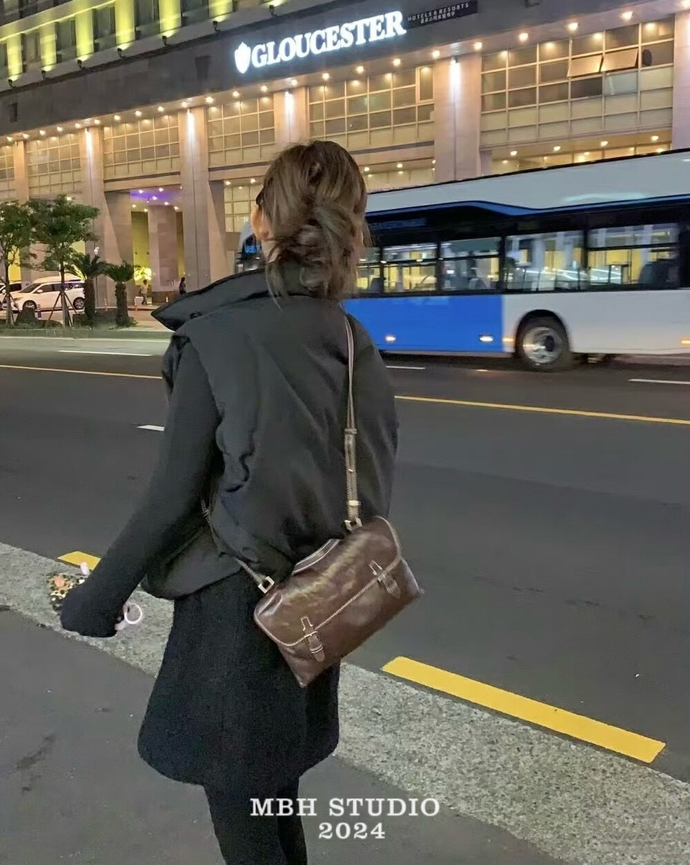 MBH Top Grain Vegetable Tanned Leather Vintage Handbag Messenger Bag Casual Commute Crossbody Bag with Shoulder Strap - Image 2