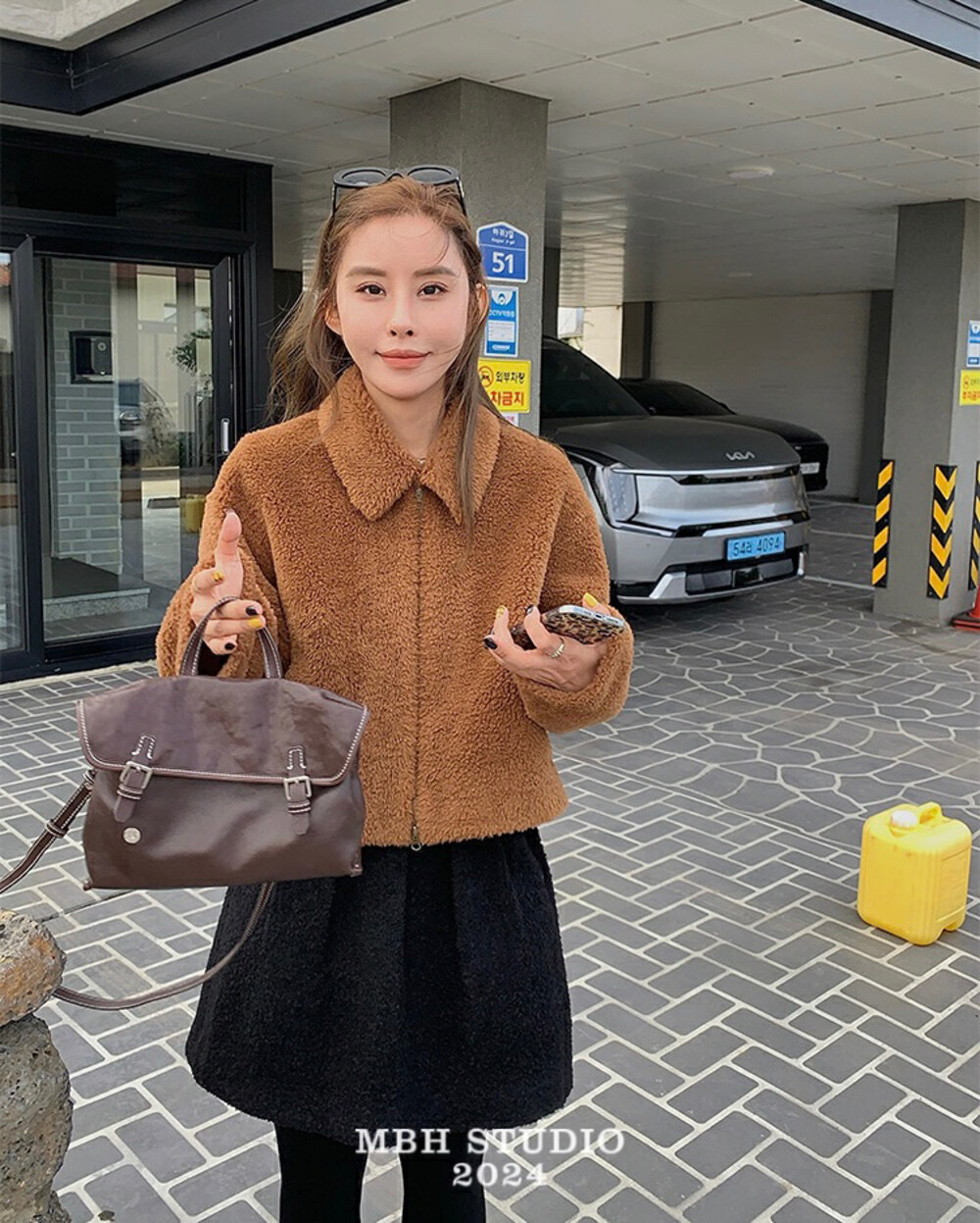 MBH Top Grain Vegetable Tanned Leather Vintage Handbag Messenger Bag Casual Commute Crossbody Bag with Shoulder Strap - Image 3