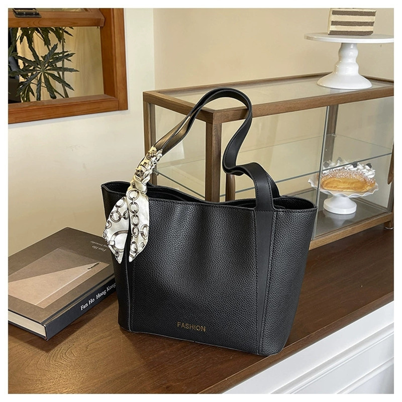Minimalist Retro Tote Bag for Women 2025 New Shoulder Bag Large Capacity Underarm Bag Fashion Casual Handbag Trendy