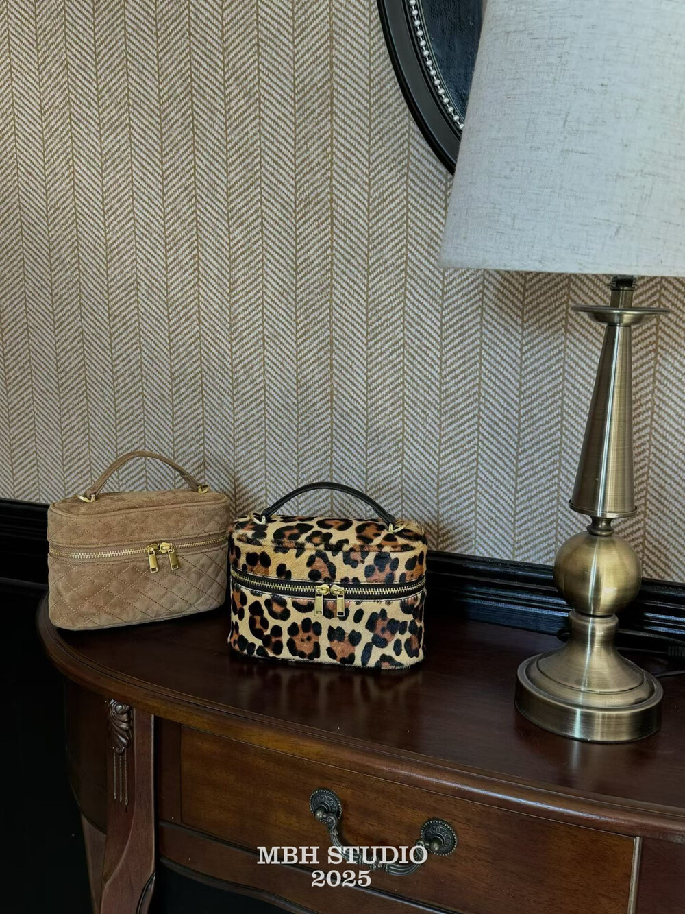 Leopard Print Horsehair Zip Cosmetic Box Bag with Quilted Design and Shoulder Strap - Image 3