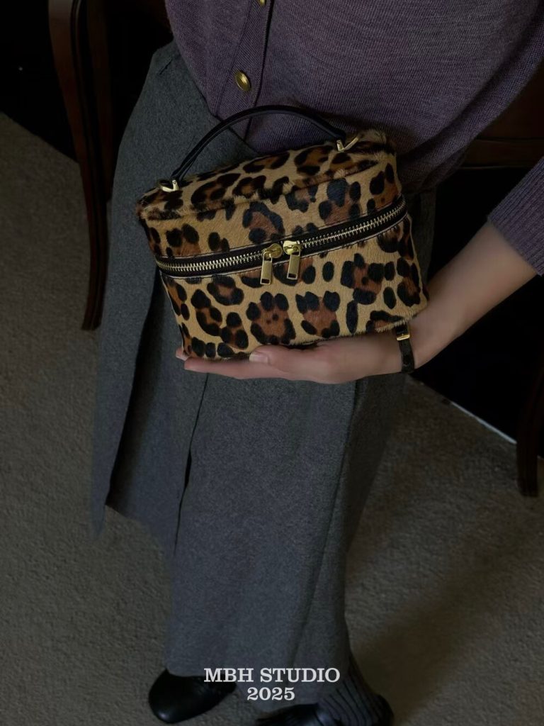 Leopard Print Horsehair Zip Cosmetic Box Bag with Quilted Design and Shoulder Strap