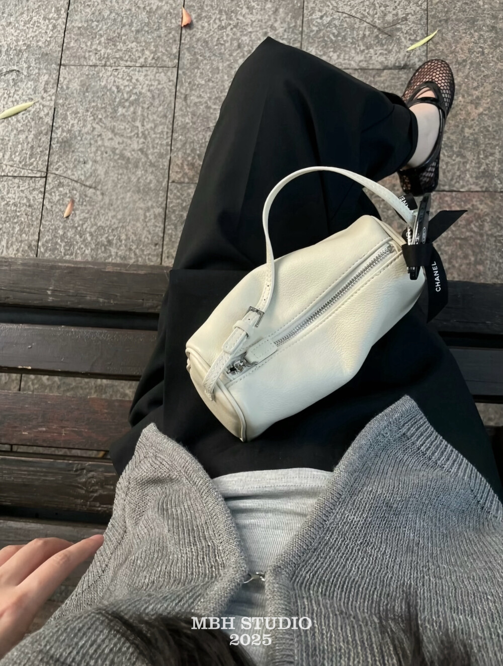 MBH Genuine Leather Bucket Bag Cowhide Crossbody French Minimalist Soft Leather Handbag with Shoulder Strap
